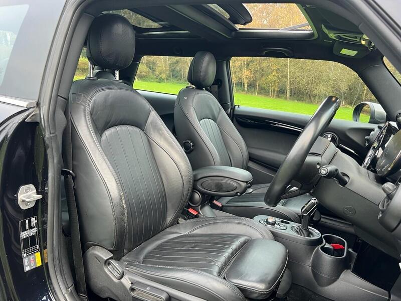 MINI Electric Hatch Electric Hatch 32.6kWh Level 3 Hatchback 3dr Electric Auto (184 ps) 1 OWNER FROM - U10135