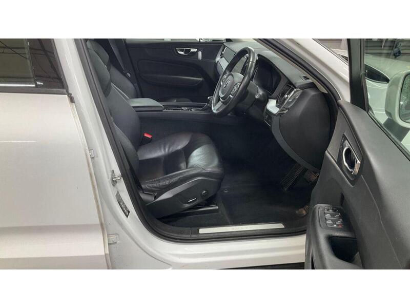 VOLVO XC60 XC60 2.0 D4 Momentum SUV 5dr Diesel Auto Euro 6 (s/s) (190 ps) 1 OWNER FROM NEW|PARK DISTANCE F/R - U10145