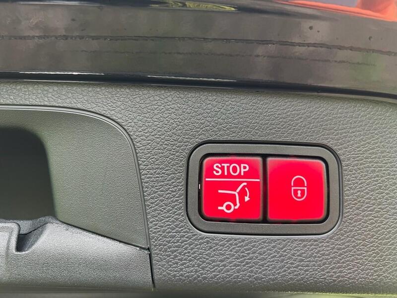 MERCEDES-BENZ EQC EQC EQC 400 80kWh AMG Line (Premium Plus) SUV 5dr Electric Auto 4MATIC (408 ps) - U10146