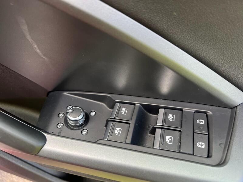 AUDI Q3 1.5 TFSI CoD 35 S line SUV 5dr Petrol S Tronic Euro 6 (s/s) (150 ps) - U10171