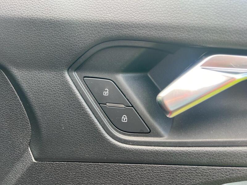 AUDI Q3 1.5 TFSI CoD 35 S line SUV 5dr Petrol S Tronic Euro 6 (s/s) (150 ps) - U10171