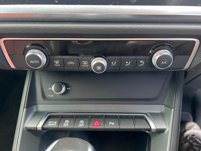 AUDI Q3 1.5 TFSI CoD 35 S line SUV 5dr Petrol S Tronic Euro 6 (s/s) (150 ps) - U10171