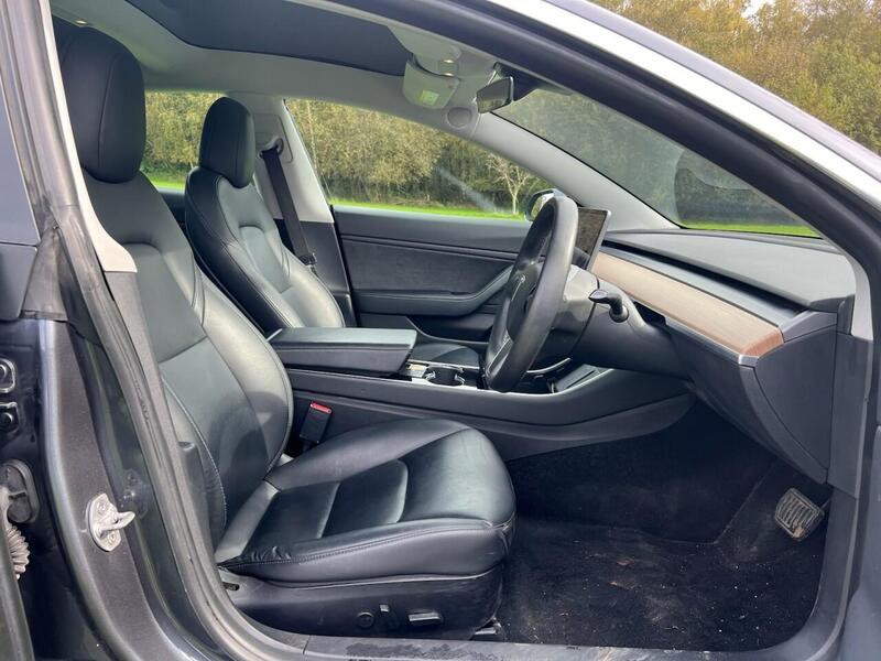 TESLA Model 3 Model 3 Standard Range Plus Saloon 4dr Electric Auto RWD (241 bhp) 1 OWNER FROM - U10174