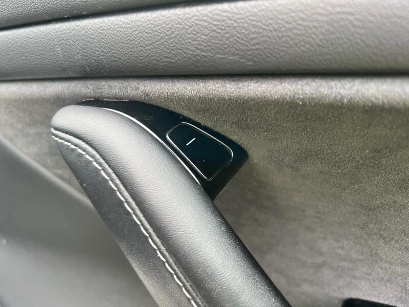 TESLA Model 3 Model 3 Standard Range Plus Saloon 4dr Electric Auto RWD (241 bhp) 1 OWNER FROM - U10174