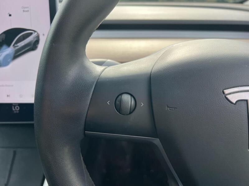 TESLA Model 3 Model 3 Standard Range Plus Saloon 4dr Electric Auto RWD (241 bhp) 1 OWNER FROM - U10174