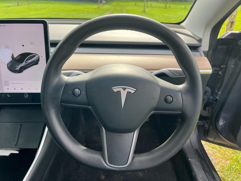 TESLA Model 3 Model 3 Standard Range Plus Saloon 4dr Electric Auto RWD (241 bhp) 1 OWNER FROM - U10174
