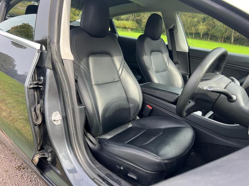 TESLA Model 3 Model 3 Standard Range Plus Saloon 4dr Electric Auto RWD (241 bhp) 1 OWNER FROM - U10174