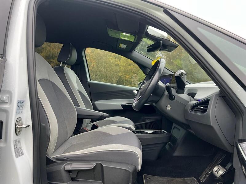 VOLKSWAGEN ID.3 ID.3 Pure Performance 45kWh Style Hatchback 5dr Electric Auto (150 ps) 1 OWNER FROM - U10180