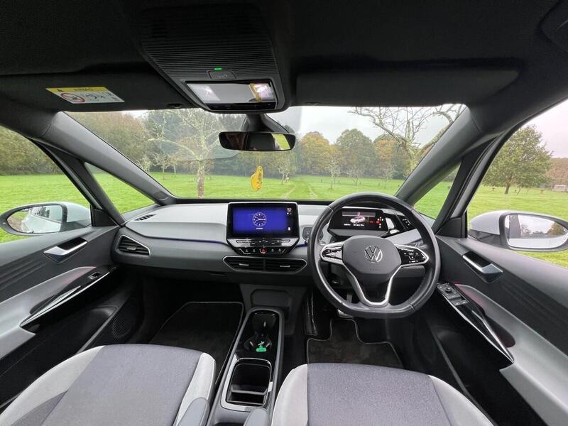 VOLKSWAGEN ID.3 ID.3 Pure Performance 45kWh Style Hatchback 5dr Electric Auto (150 ps) 1 OWNER FROM - U10180