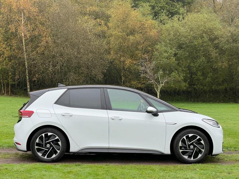 VOLKSWAGEN ID.3 ID.3 Pure Performance 45kWh Style Hatchback 5dr Electric Auto (150 ps) 1 OWNER FROM - U10180