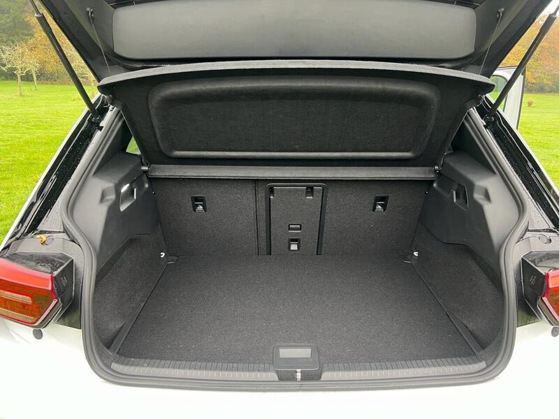 VOLKSWAGEN ID.3 ID.3 Pure Performance 45kWh Style Hatchback 5dr Electric Auto (150 ps) 1 OWNER FROM - U10180