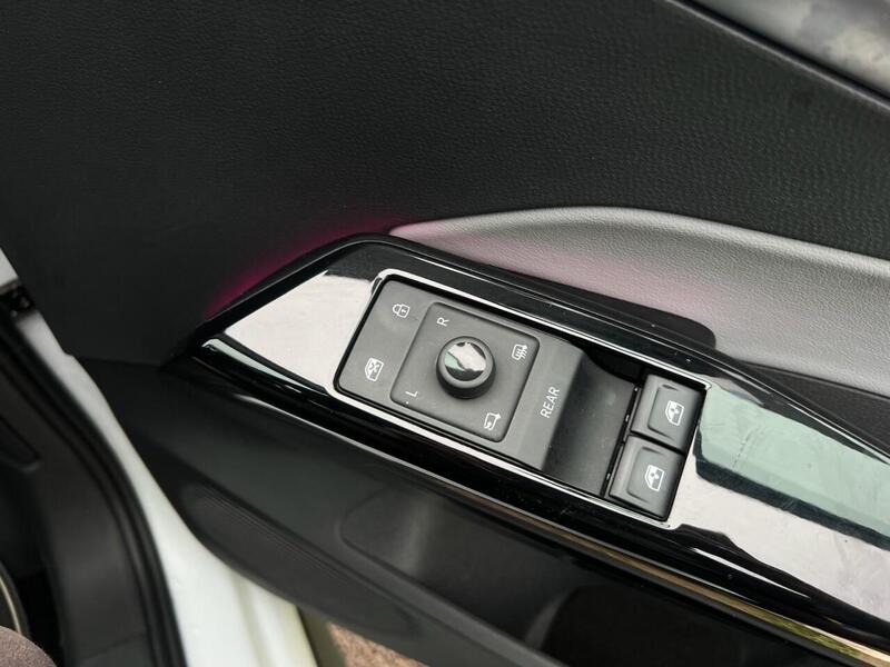 VOLKSWAGEN ID.3 ID.3 Pure Performance 45kWh Style Hatchback 5dr Electric Auto (150 ps) 1 OWNER FROM - U10180