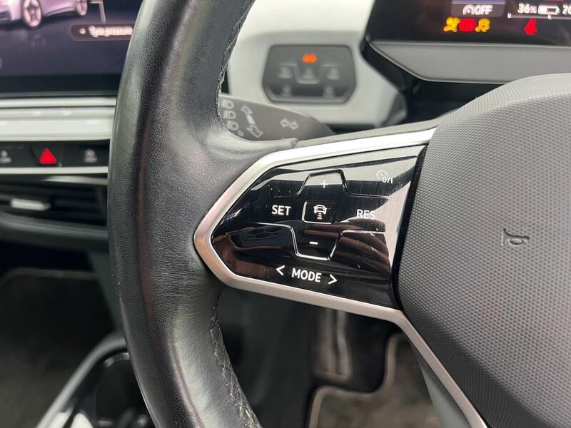 VOLKSWAGEN ID.3 ID.3 Pure Performance 45kWh Style Hatchback 5dr Electric Auto (150 ps) 1 OWNER FROM - U10180