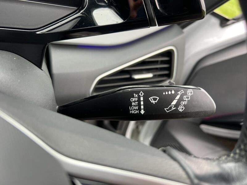 VOLKSWAGEN ID.3 ID.3 Pure Performance 45kWh Style Hatchback 5dr Electric Auto (150 ps) 1 OWNER FROM - U10180