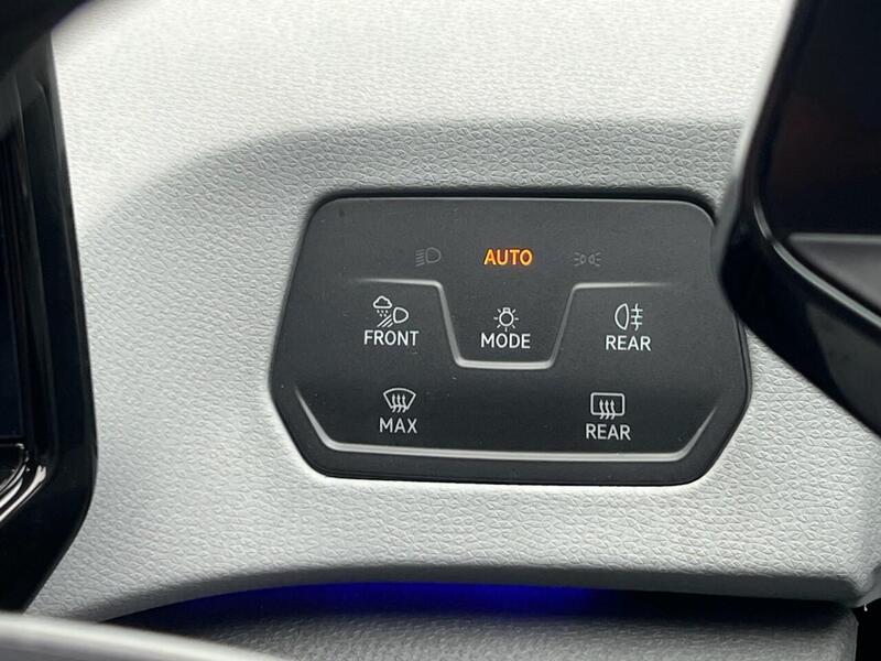 VOLKSWAGEN ID.3 ID.3 Pure Performance 45kWh Style Hatchback 5dr Electric Auto (150 ps) 1 OWNER FROM - U10180