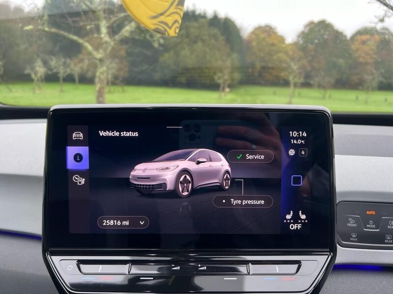 VOLKSWAGEN ID.3 ID.3 Pure Performance 45kWh Style Hatchback 5dr Electric Auto (150 ps) 1 OWNER FROM - U10180