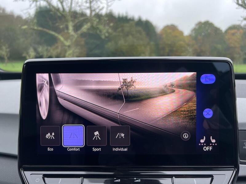 VOLKSWAGEN ID.3 ID.3 Pure Performance 45kWh Style Hatchback 5dr Electric Auto (150 ps) 1 OWNER FROM - U10180