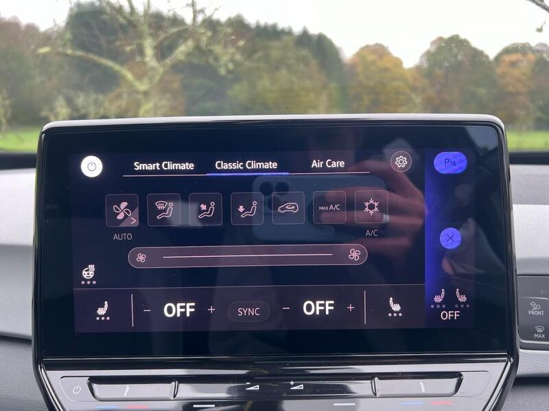 VOLKSWAGEN ID.3 ID.3 Pure Performance 45kWh Style Hatchback 5dr Electric Auto (150 ps) 1 OWNER FROM - U10180