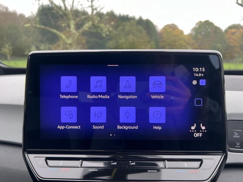 VOLKSWAGEN ID.3 ID.3 Pure Performance 45kWh Style Hatchback 5dr Electric Auto (150 ps) 1 OWNER FROM - U10180