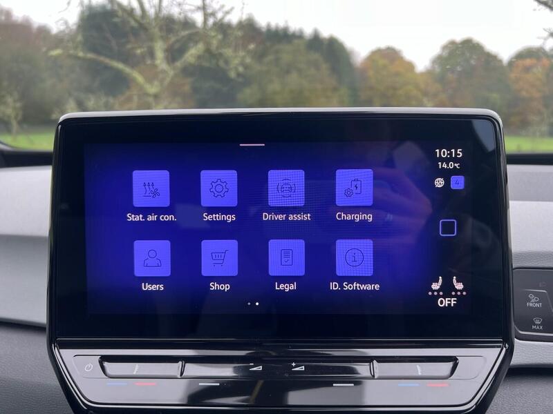 VOLKSWAGEN ID.3 ID.3 Pure Performance 45kWh Style Hatchback 5dr Electric Auto (150 ps) 1 OWNER FROM - U10180