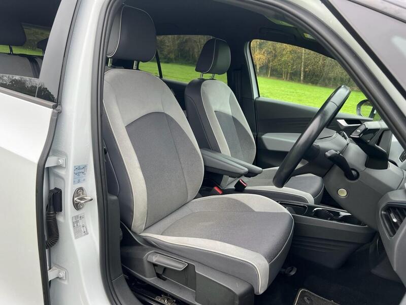 VOLKSWAGEN ID.3 ID.3 Pure Performance 45kWh Style Hatchback 5dr Electric Auto (150 ps) 1 OWNER FROM - U10180