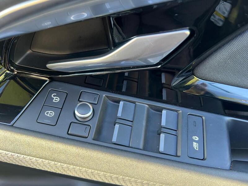 LAND ROVER RANGE ROVER EVOQUE RANGE ROVER EVOQUE 2.0 D150 R-Dynamic SUV 5dr Diesel Manual FWD Euro 6 (s/s) (150 ps) FULL SERVICE - U10183
