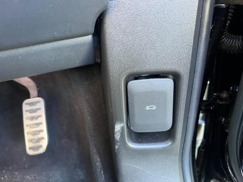 LAND ROVER RANGE ROVER EVOQUE RANGE ROVER EVOQUE 2.0 D150 R-Dynamic SUV 5dr Diesel Manual FWD Euro 6 (s/s) (150 ps) FULL SERVICE - U10183