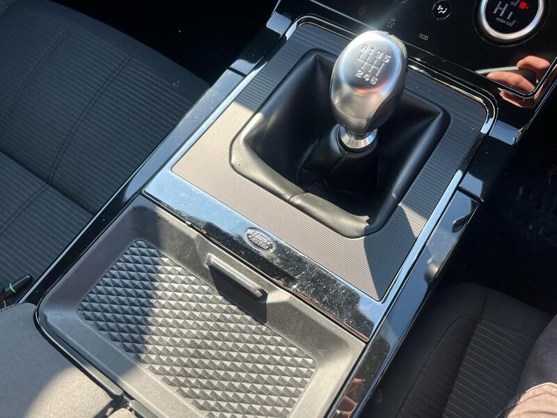 LAND ROVER RANGE ROVER EVOQUE RANGE ROVER EVOQUE 2.0 D150 R-Dynamic SUV 5dr Diesel Manual FWD Euro 6 (s/s) (150 ps) FULL SERVICE - U10183