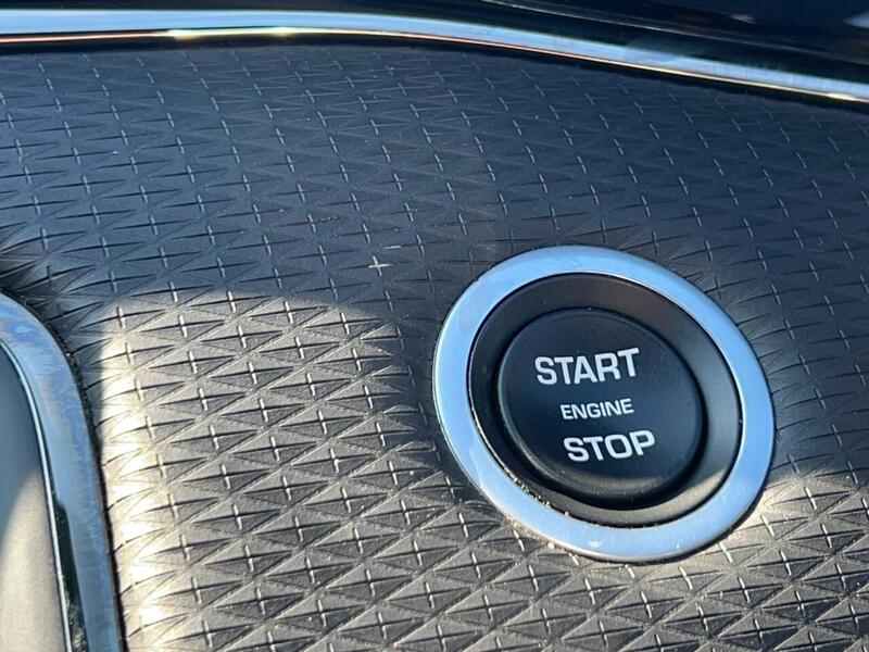 LAND ROVER RANGE ROVER EVOQUE RANGE ROVER EVOQUE 2.0 D150 R-Dynamic SUV 5dr Diesel Manual FWD Euro 6 (s/s) (150 ps) FULL SERVICE - U10183