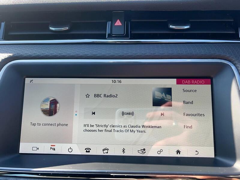 LAND ROVER RANGE ROVER EVOQUE RANGE ROVER EVOQUE 2.0 D150 R-Dynamic SUV 5dr Diesel Manual FWD Euro 6 (s/s) (150 ps) FULL SERVICE - U10183