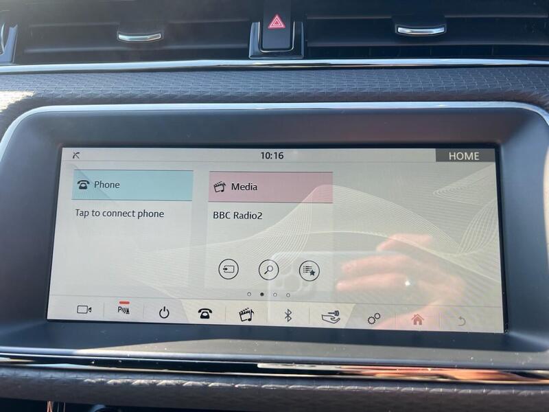 LAND ROVER RANGE ROVER EVOQUE RANGE ROVER EVOQUE 2.0 D150 R-Dynamic SUV 5dr Diesel Manual FWD Euro 6 (s/s) (150 ps) FULL SERVICE - U10183