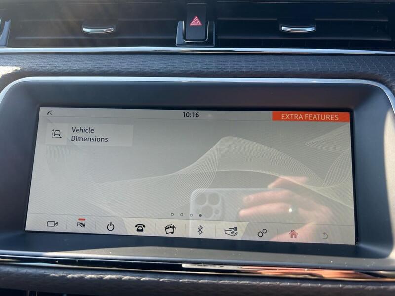 LAND ROVER RANGE ROVER EVOQUE RANGE ROVER EVOQUE 2.0 D150 R-Dynamic SUV 5dr Diesel Manual FWD Euro 6 (s/s) (150 ps) FULL SERVICE - U10183