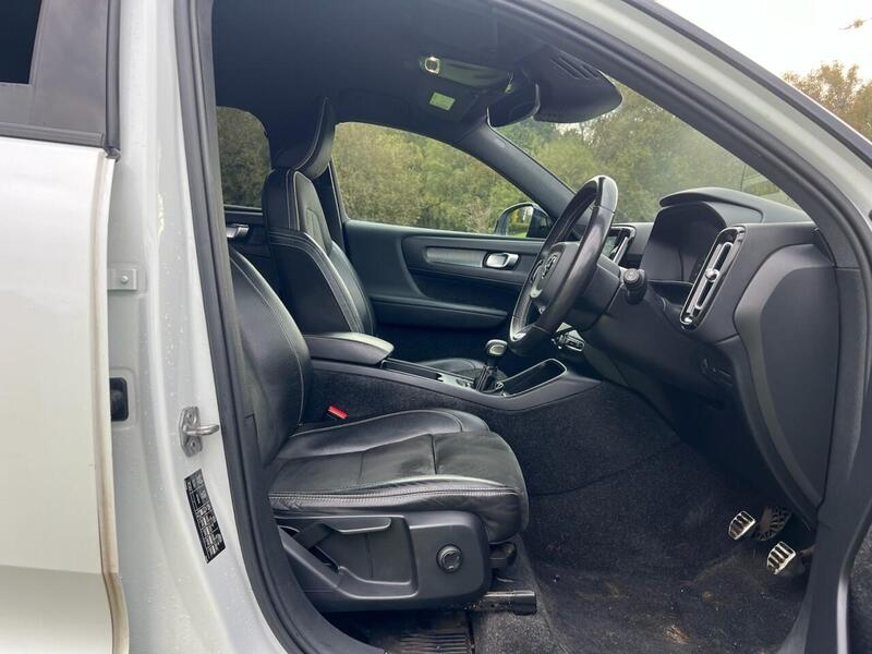 VOLVO XC40 XC40 2.0 D3 R-Design SUV 5dr Diesel Manual Euro 6 (s/s) (150 ps) 1 OWNER FROM NEW|PARK DISTANCE SUV - U10185