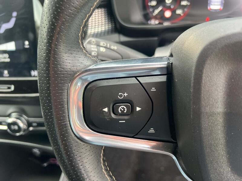 VOLVO XC40 XC40 2.0 D3 R-Design SUV 5dr Diesel Manual Euro 6 (s/s) (150 ps) 1 OWNER FROM NEW|PARK DISTANCE SUV - U10185