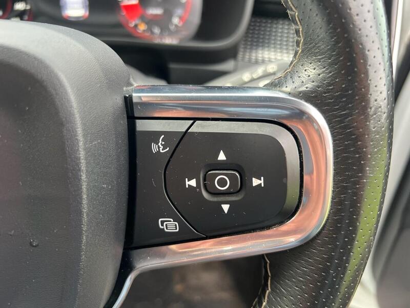 VOLVO XC40 XC40 2.0 D3 R-Design SUV 5dr Diesel Manual Euro 6 (s/s) (150 ps) 1 OWNER FROM NEW|PARK DISTANCE SUV - U10185