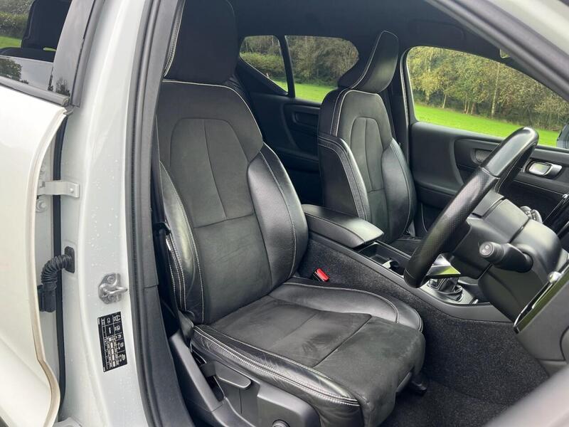 VOLVO XC40 XC40 2.0 D3 R-Design SUV 5dr Diesel Manual Euro 6 (s/s) (150 ps) 1 OWNER FROM NEW|PARK DISTANCE SUV - U10185