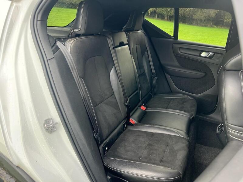 VOLVO XC40 XC40 2.0 D3 R-Design SUV 5dr Diesel Manual Euro 6 (s/s) (150 ps) 1 OWNER FROM NEW|PARK DISTANCE SUV - U10185