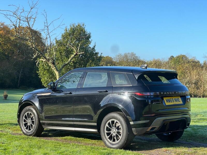 LAND ROVER RANGE ROVER EVOQUE RANGE ROVER EVOQUE 2.0 D150 R-Dynamic SUV 5dr Diesel Manual FWD Euro 6 (s/s) (150 ps) 1 FORMER - U10198