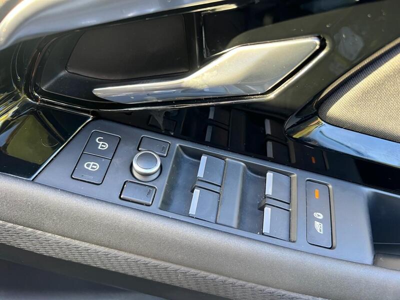 LAND ROVER RANGE ROVER EVOQUE RANGE ROVER EVOQUE 2.0 D150 R-Dynamic SUV 5dr Diesel Manual FWD Euro 6 (s/s) (150 ps) 1 FORMER - U10198