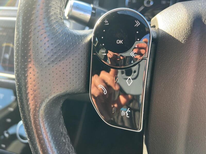 LAND ROVER RANGE ROVER EVOQUE RANGE ROVER EVOQUE 2.0 D150 R-Dynamic SUV 5dr Diesel Manual FWD Euro 6 (s/s) (150 ps) 1 FORMER - U10198