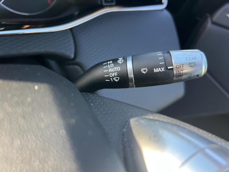 LAND ROVER RANGE ROVER EVOQUE RANGE ROVER EVOQUE 2.0 D150 R-Dynamic SUV 5dr Diesel Manual FWD Euro 6 (s/s) (150 ps) 1 FORMER - U10198