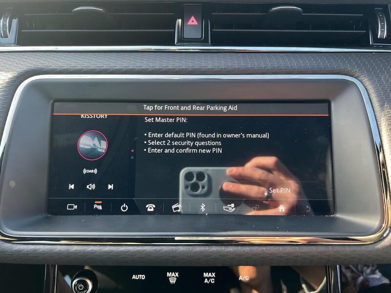 LAND ROVER RANGE ROVER EVOQUE RANGE ROVER EVOQUE 2.0 D150 R-Dynamic SUV 5dr Diesel Manual FWD Euro 6 (s/s) (150 ps) 1 FORMER - U10198