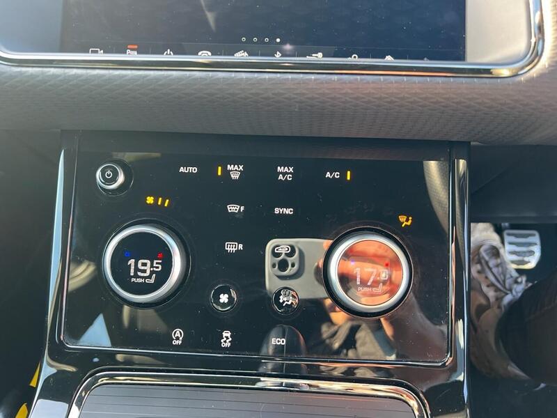 LAND ROVER RANGE ROVER EVOQUE RANGE ROVER EVOQUE 2.0 D150 R-Dynamic SUV 5dr Diesel Manual FWD Euro 6 (s/s) (150 ps) 1 FORMER - U10198