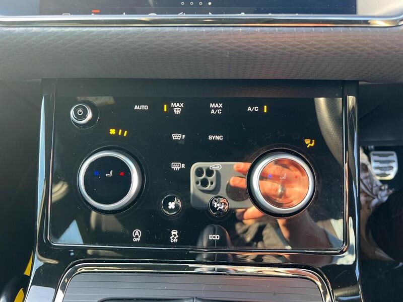 LAND ROVER RANGE ROVER EVOQUE RANGE ROVER EVOQUE 2.0 D150 R-Dynamic SUV 5dr Diesel Manual FWD Euro 6 (s/s) (150 ps) 1 FORMER - U10198