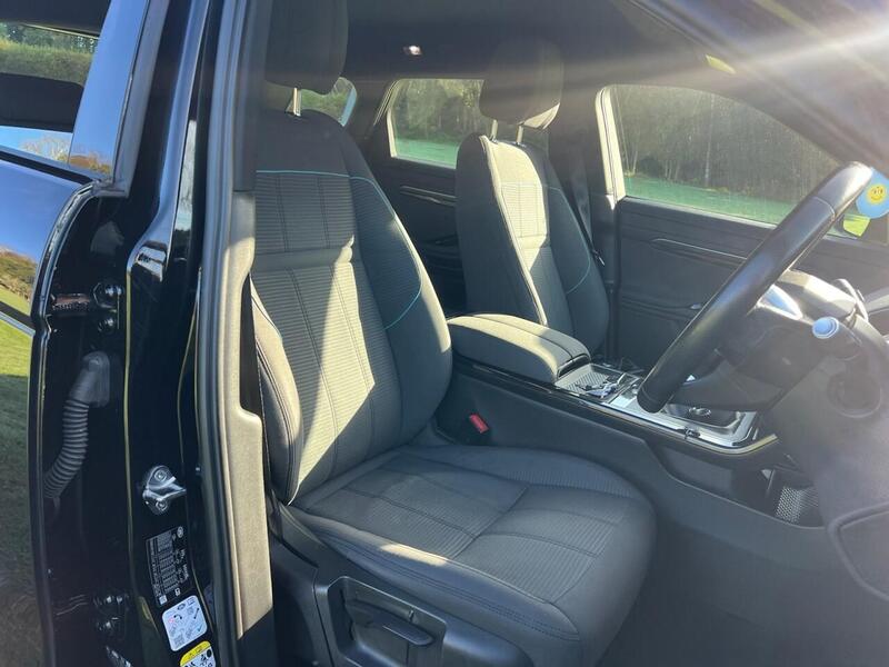 LAND ROVER RANGE ROVER EVOQUE RANGE ROVER EVOQUE 2.0 D150 R-Dynamic SUV 5dr Diesel Manual FWD Euro 6 (s/s) (150 ps) 1 FORMER - U10198