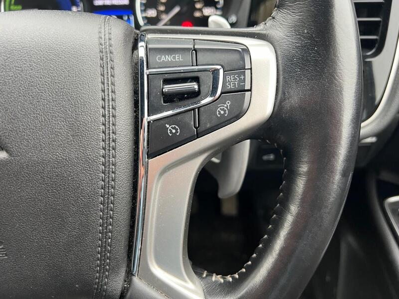 Mitsubishi OUTLANDER OUTLANDER 2.4h TwinMotor 13.8kWh Exceed SUV 5dr Petrol Plug-in Hybrid CVT 4WD Euro 6 (s/s) (224 ps) - U10204