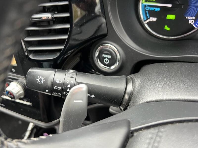 Mitsubishi OUTLANDER OUTLANDER 2.4h TwinMotor 13.8kWh Exceed SUV 5dr Petrol Plug-in Hybrid CVT 4WD Euro 6 (s/s) (224 ps) - U10204