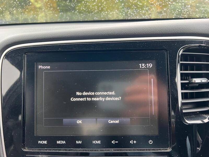 Mitsubishi OUTLANDER OUTLANDER 2.4h TwinMotor 13.8kWh Exceed SUV 5dr Petrol Plug-in Hybrid CVT 4WD Euro 6 (s/s) (224 ps) - U10204