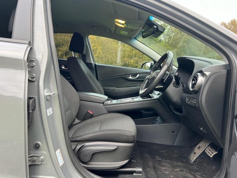 HYUNDAI KONA KONA 64kWh Premium SUV 5dr Electric Auto (10.5kW Charger) (204 ps) 1 OWNER FROM NEW|R/CAM|PRIVACY - U10205