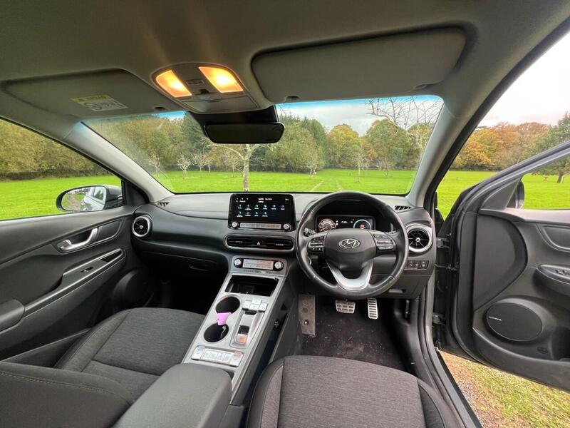 HYUNDAI KONA KONA 64kWh Premium SUV 5dr Electric Auto (10.5kW Charger) (204 ps) 1 OWNER FROM NEW|R/CAM|PRIVACY - U10205